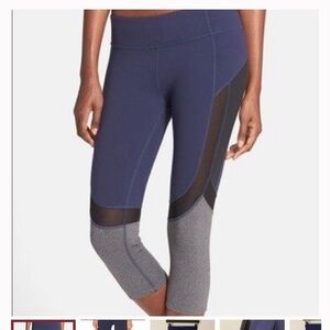 ALO Curvature Mesh Insert  Capri leggings 
Small